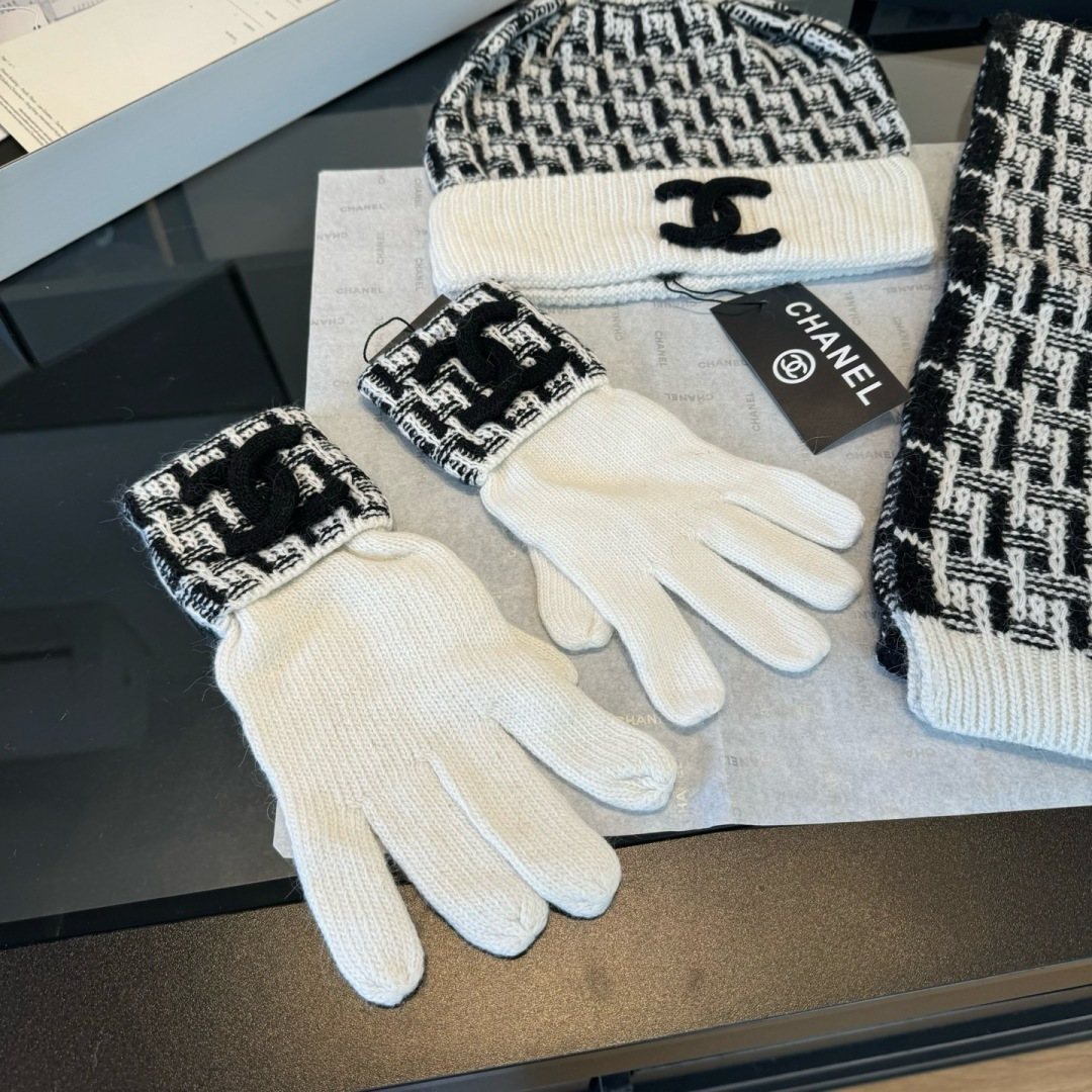 Chanel Black and Ivory Knit Accessory Set