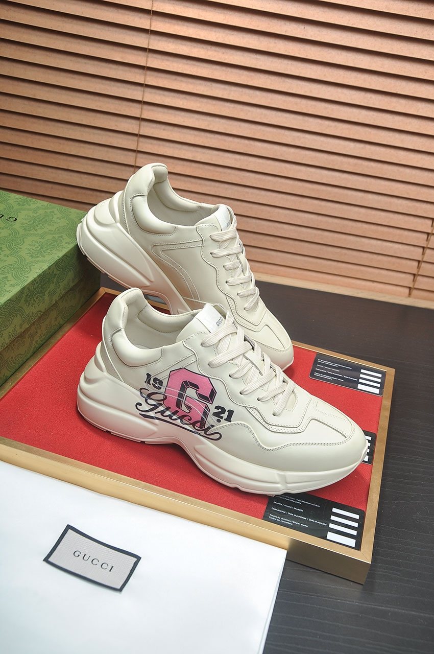 GUCCI Off-White Pink Graphic Sneakers