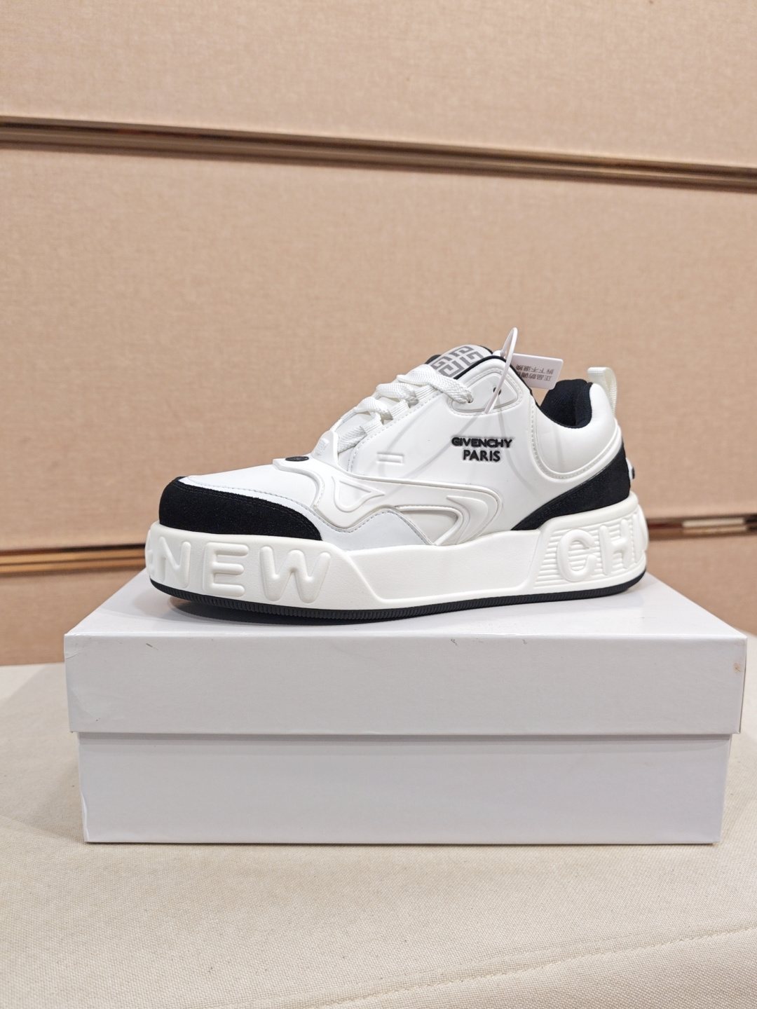 Givenchy Logo Low-Top Sneakers